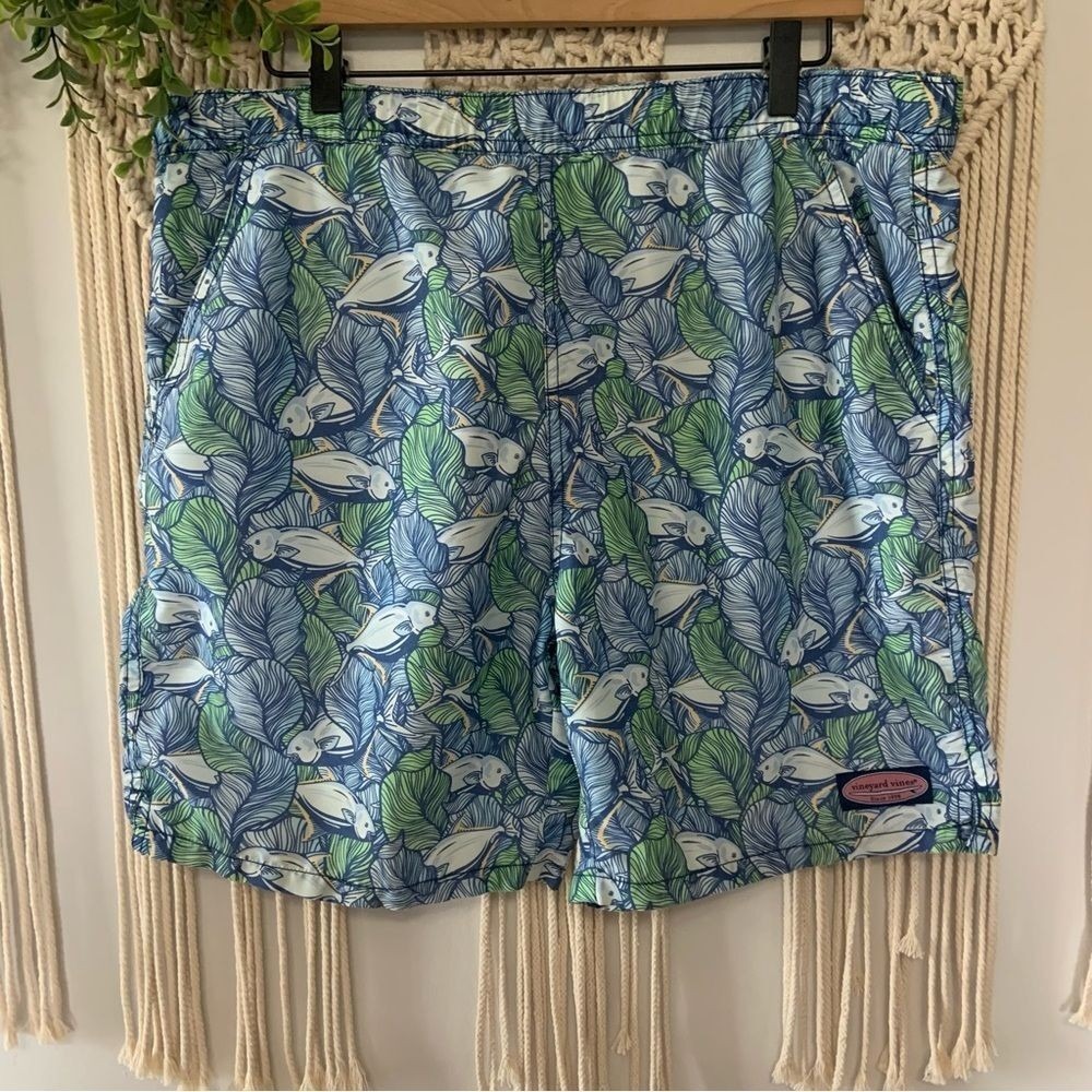 VINEYARD VINES Men's 7" Fish Print Chappy‎ Swim Trunks Blue Green Size Small